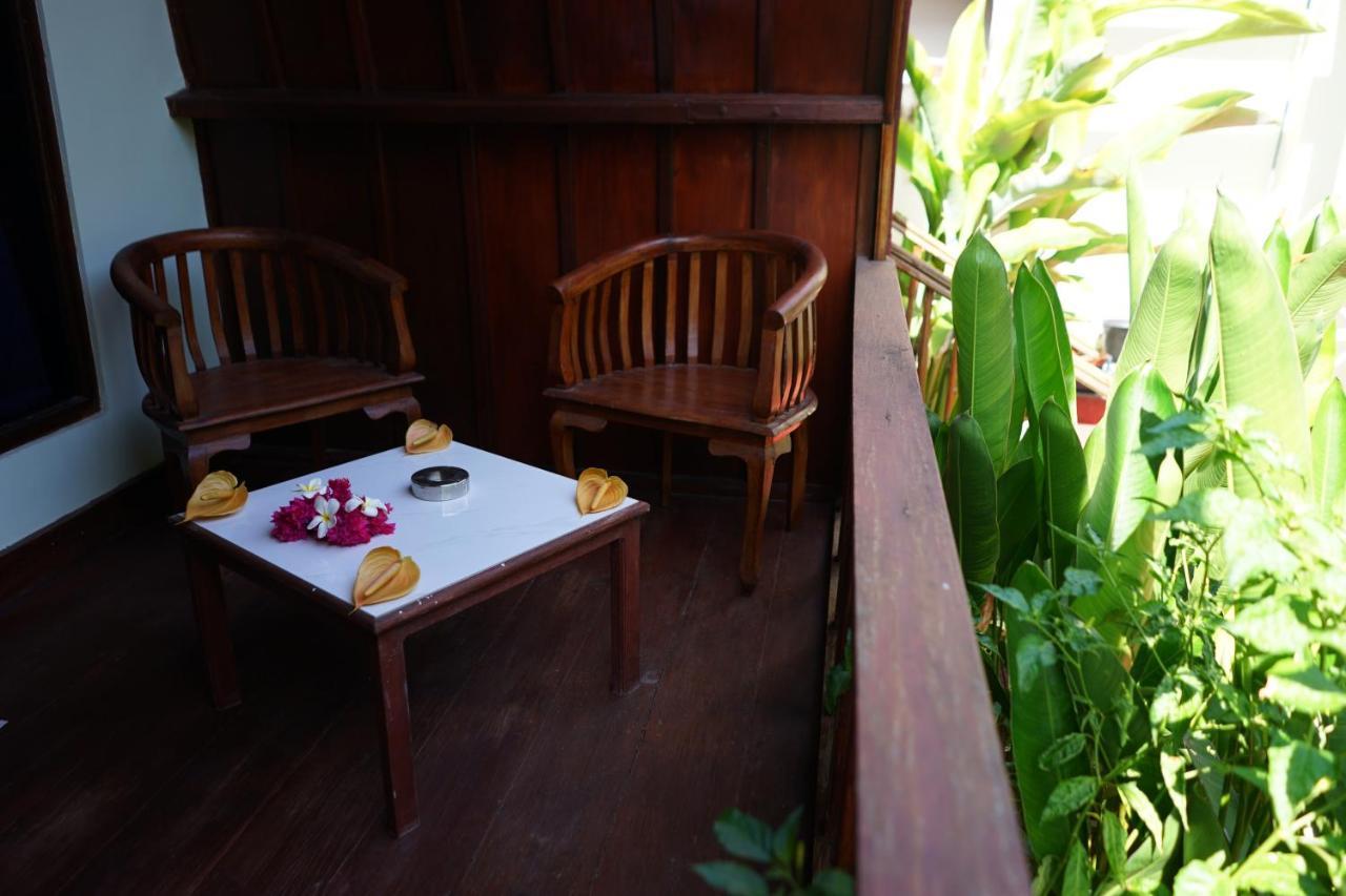 Homestay Gili Mesari & *