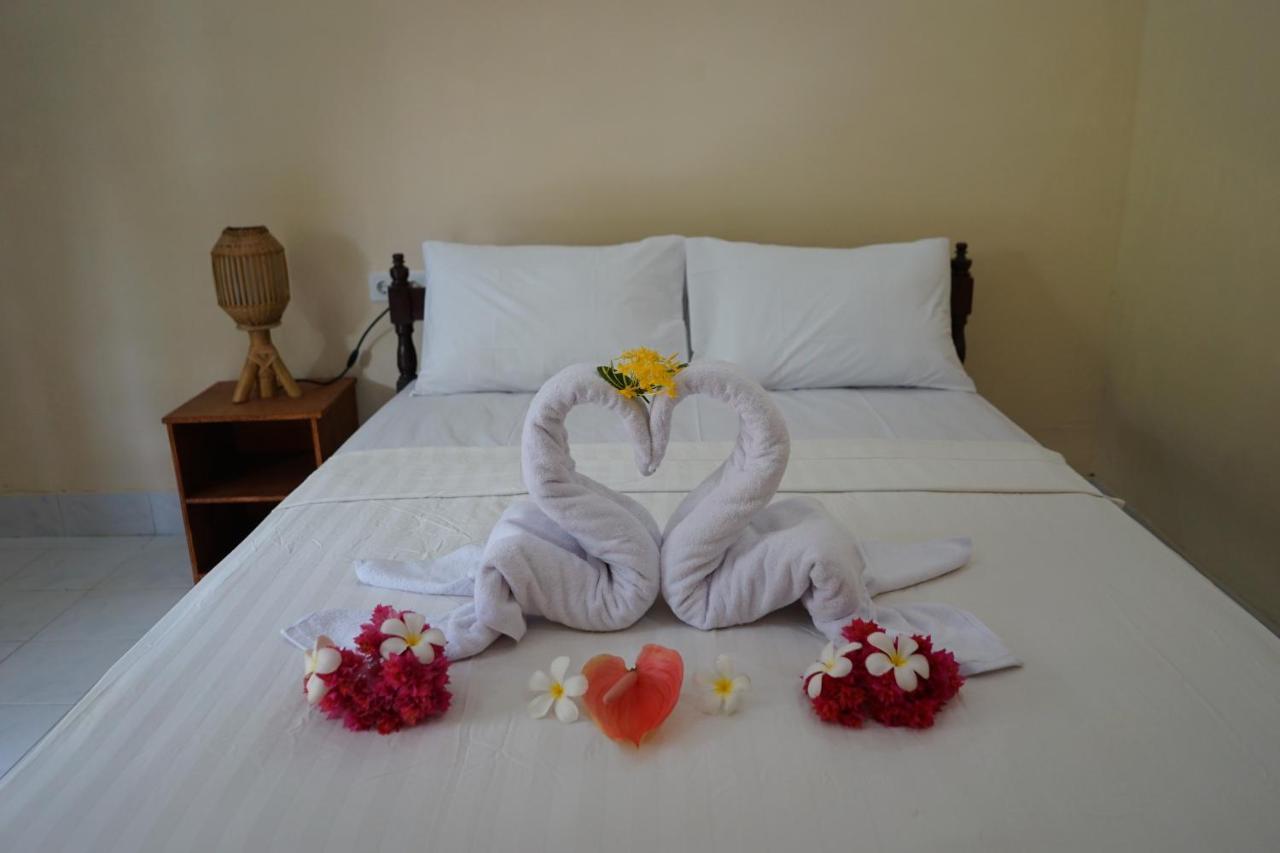 Gili Mesari &