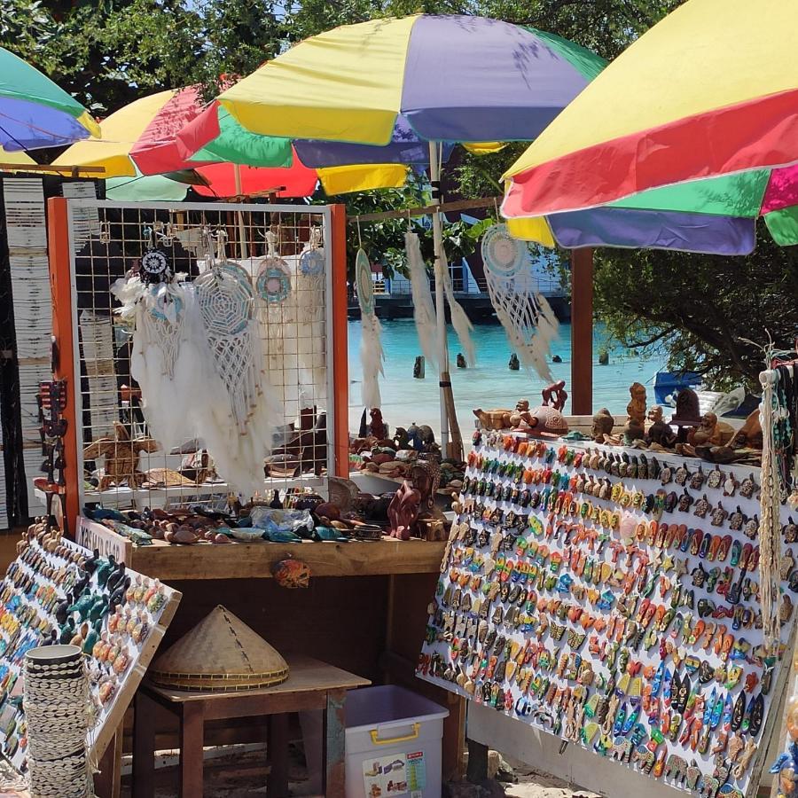 Gili Mesari &