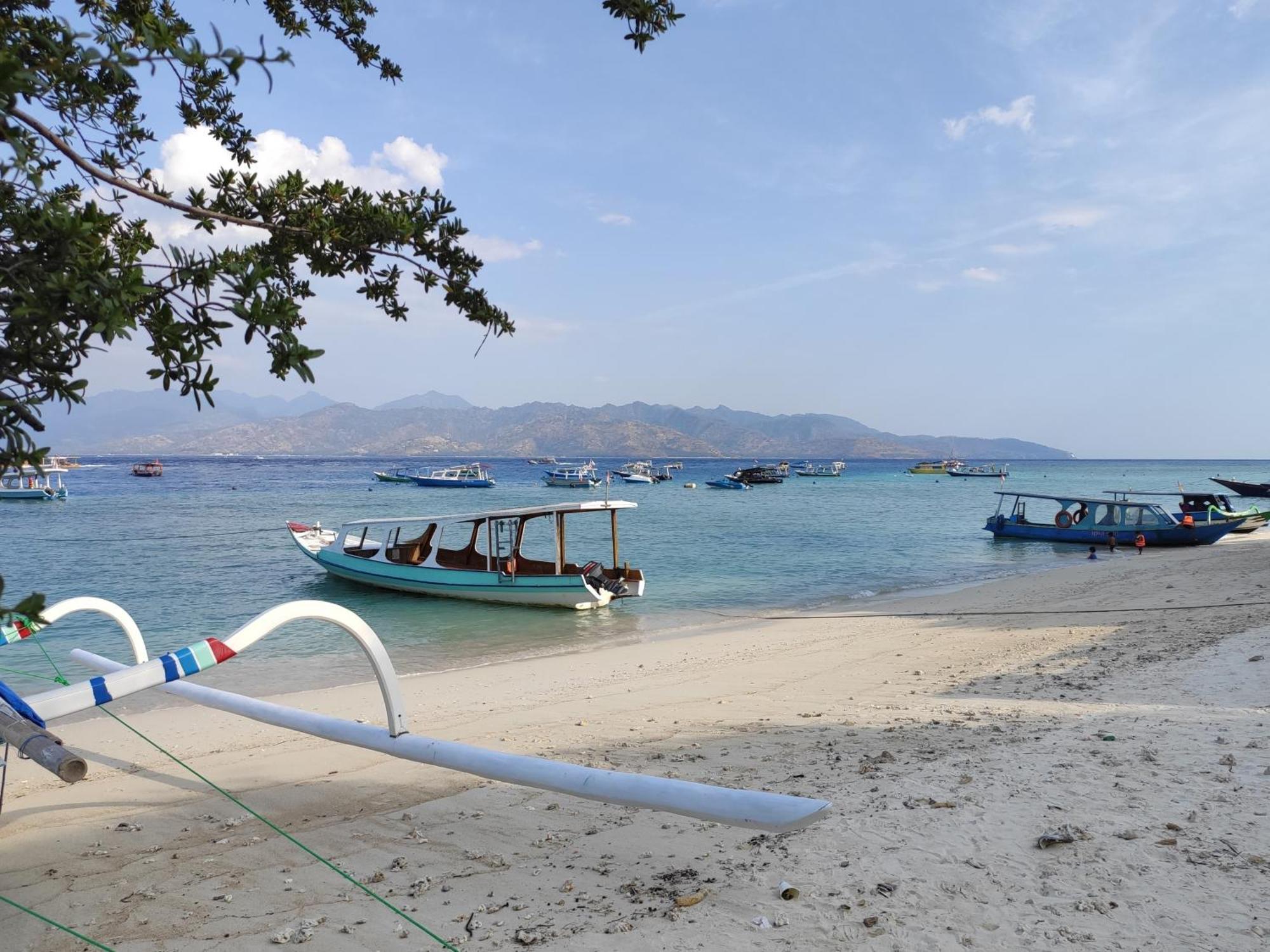 Gili Mesari & Homestay