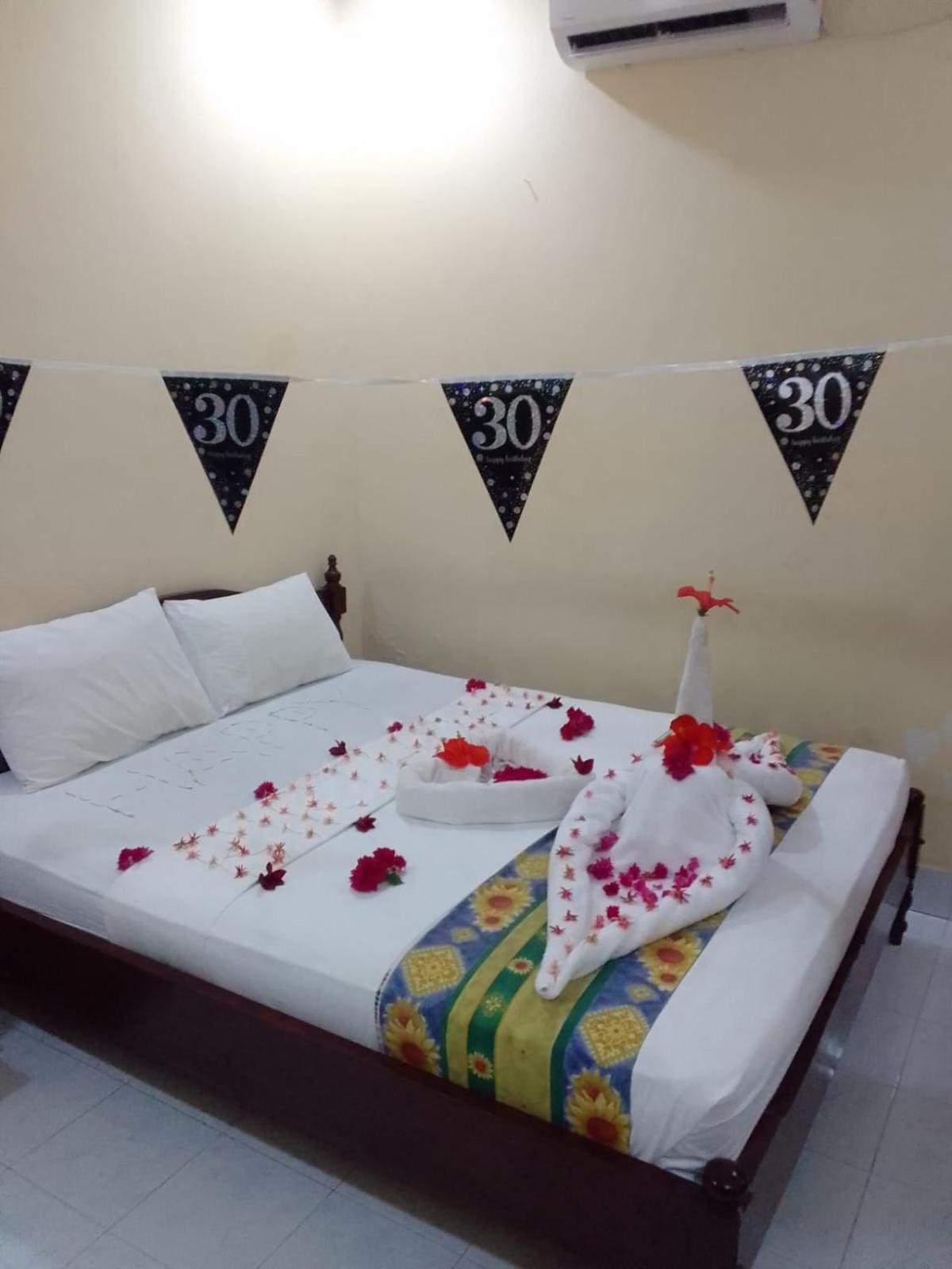 Homestay Gili Mesari & *