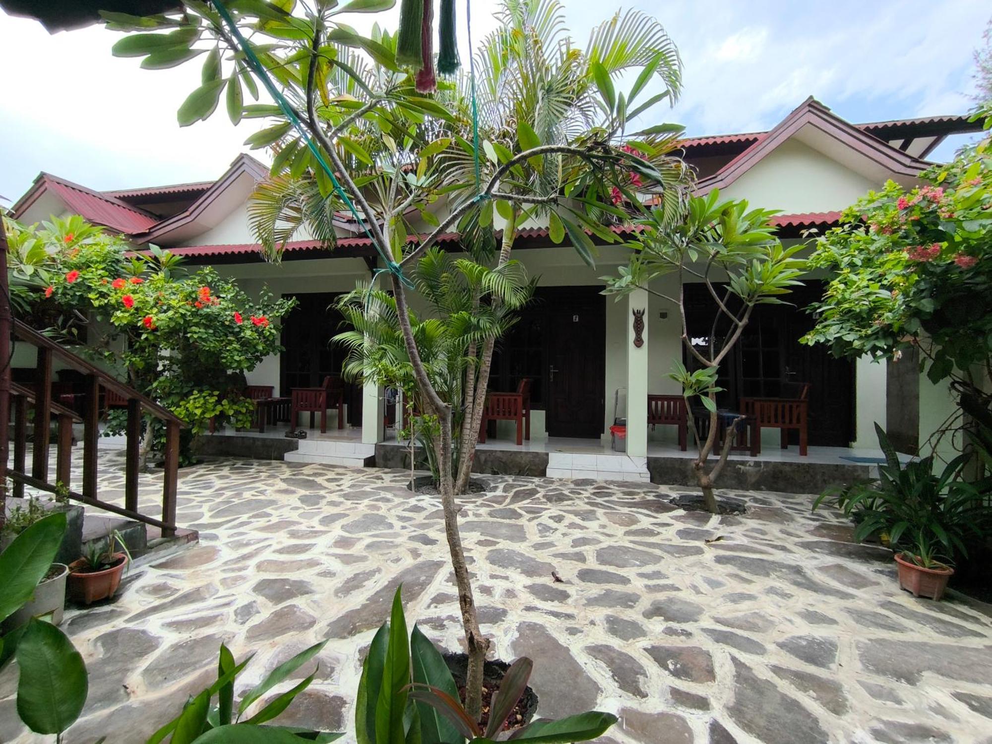Gili Mesari & Homestay
