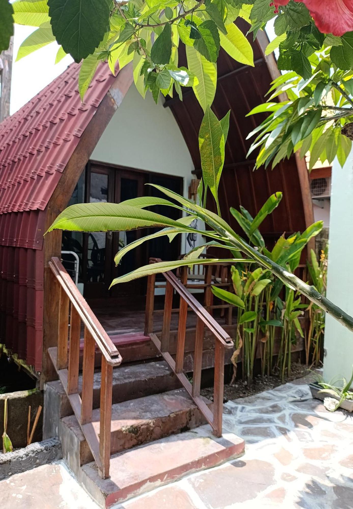 Homestay Gili Mesari &